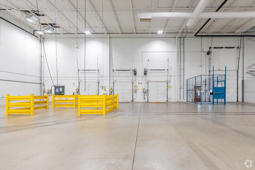 More Photos Of 3450 Harvester Rd, Burlington Light Manufacturing For Lease