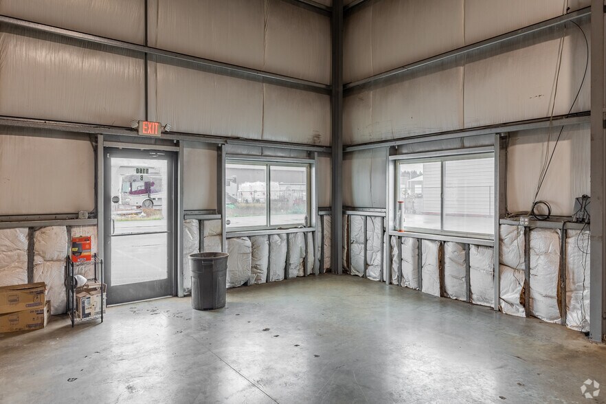 More Photos Of 1160 NW Noble Dr, Estacada Distribution For Lease