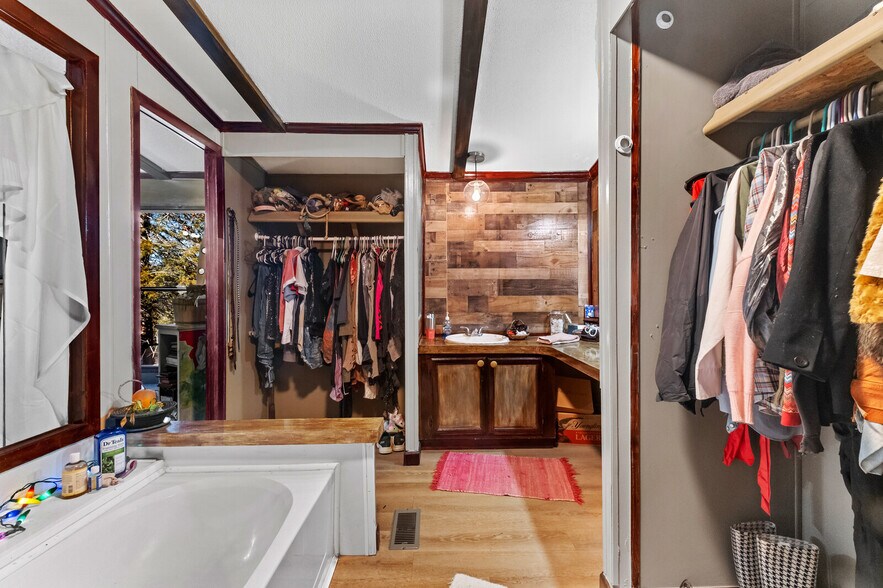 More Photos Of 7450 Highway 187, Eureka Springs Restaurant For Sale