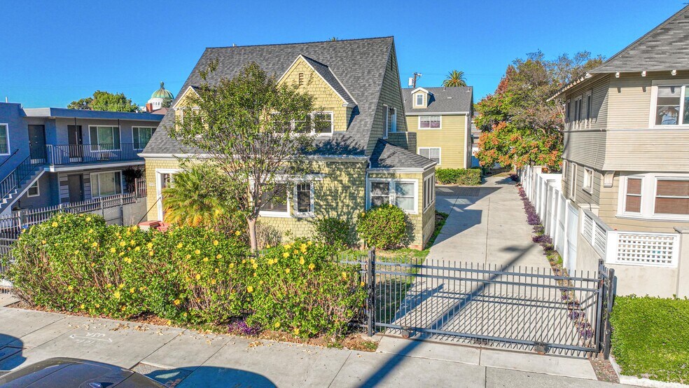 More Photos Of 921 W 30th St, Los Angeles Apartments For Sale