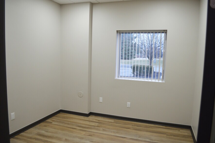 More Photos Of 55921-55951 Gratiot Ave, Chesterfield Office For Lease