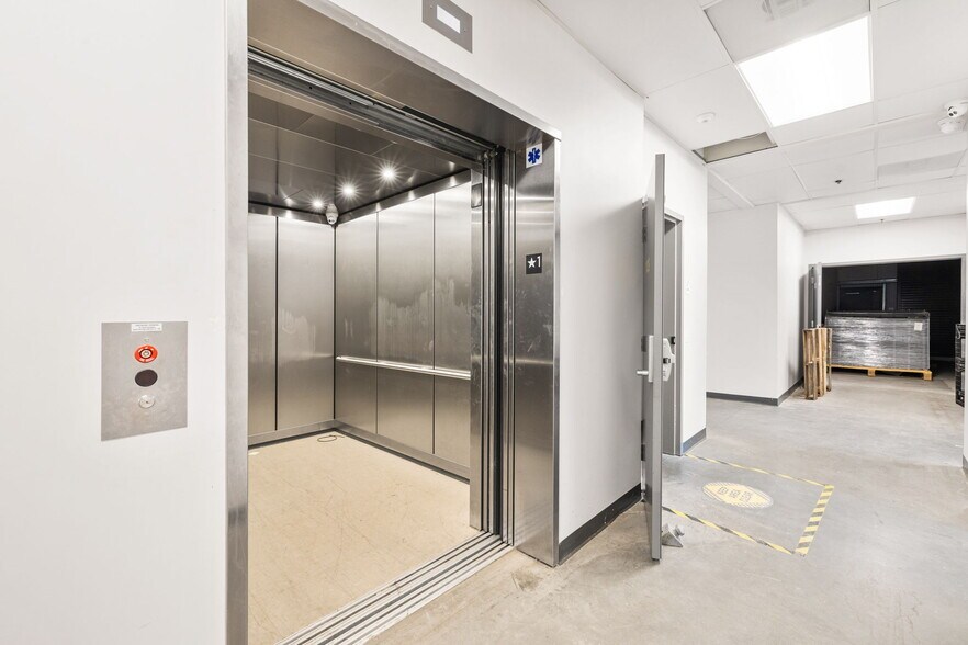 More Photos Of 18194 Blue Dream Crossing, Desert Hot Springs Manufacturing For Sale