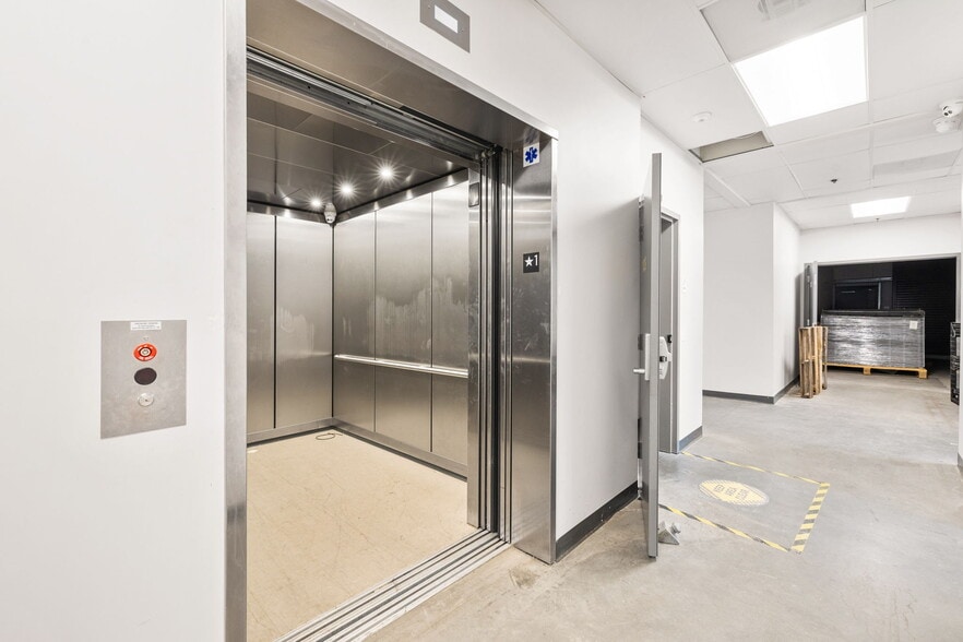 More Photos Of 18194 Blue Dream Crossing, Desert Hot Springs Manufacturing For Sale