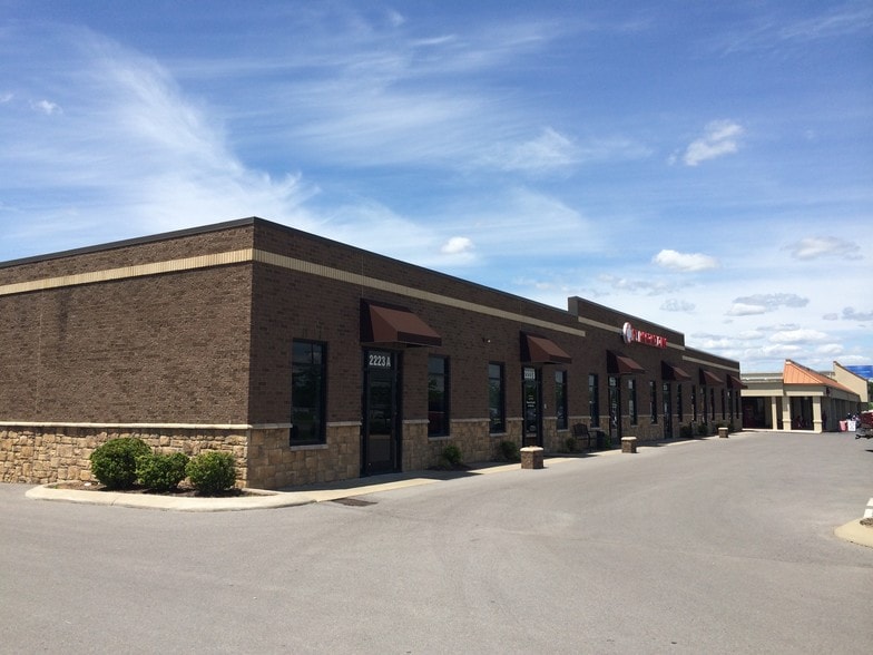 More Photos Of 2231 NW Broad St, Murfreesboro Showroom For Lease