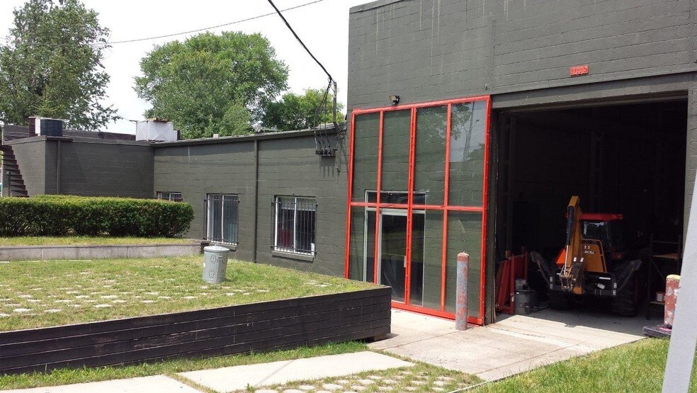 More Photos Of 1015 Golf Dr, Bloomfield Hills Manufacturing For Sale