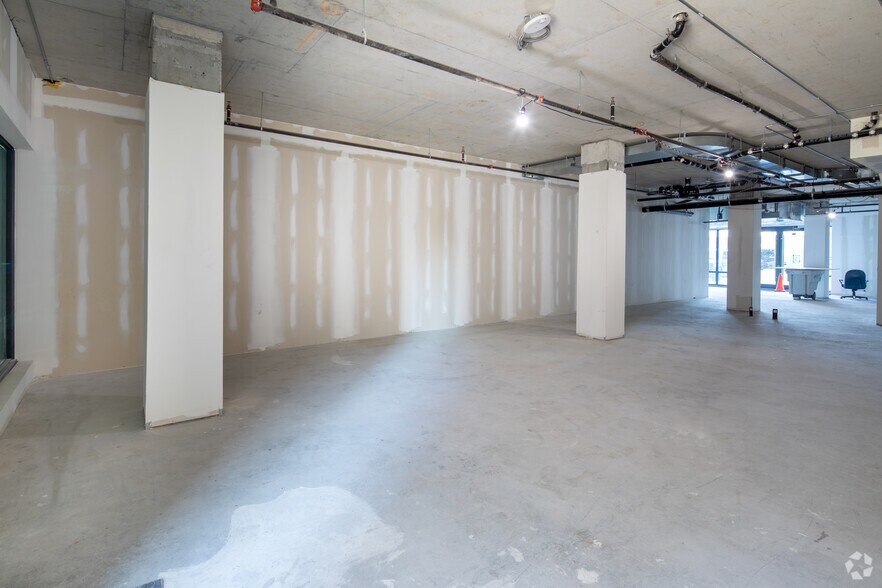 More Photos Of 621 Sheppard Ave E, Toronto Storefront Retail Residential For Lease