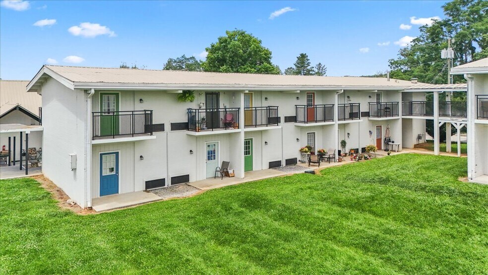 More Photos Of 15589 Lee Hwy, Bristol Apartments For Sale