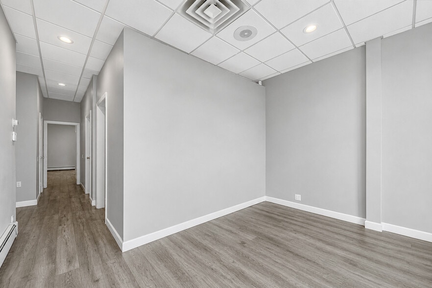 More Photos Of 283-285 Broadway, Bethpage Storefront Retail Office For Lease