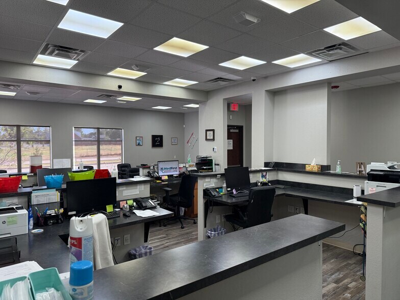 More Photos Of 1315 Chisholm Trail Pky, Duncan Medical For Sale