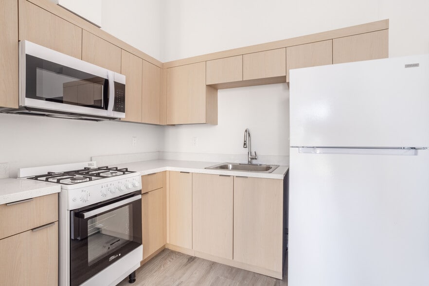 More Photos Of 7410 Avalon Blvd, Los Angeles Apartments For Sale