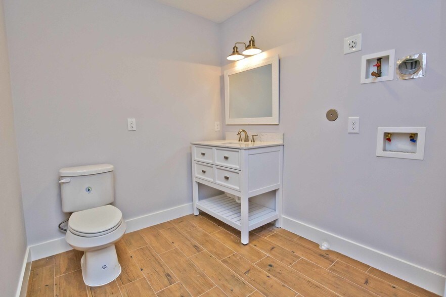 More Photos Of 744 W 18th St, Houston Loft Creative Space For Lease