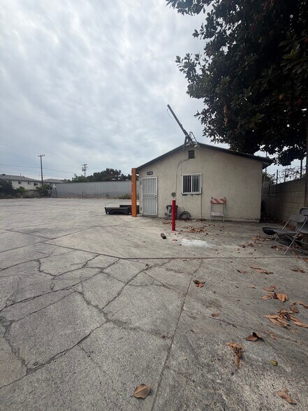 More Photos Of 10986 Vulcan St, South Gate Contractor Storage Yard For Sale