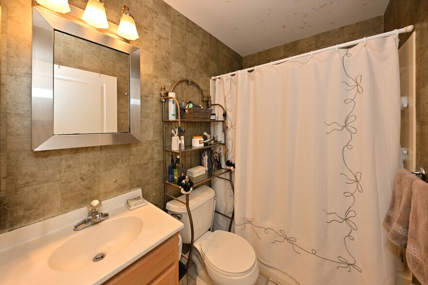 More Photos Of 253 Madison Ave, Wyckoff Storefront Retail Residential For Sale