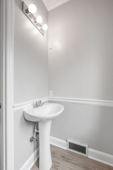 More Photos Of 454 Big Hill Ave, Richmond Office Residential For Sale