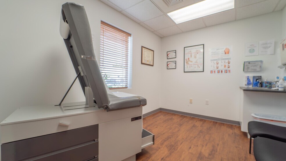 More Photos Of 951 Transport Dr, Valparaiso Office For Sale