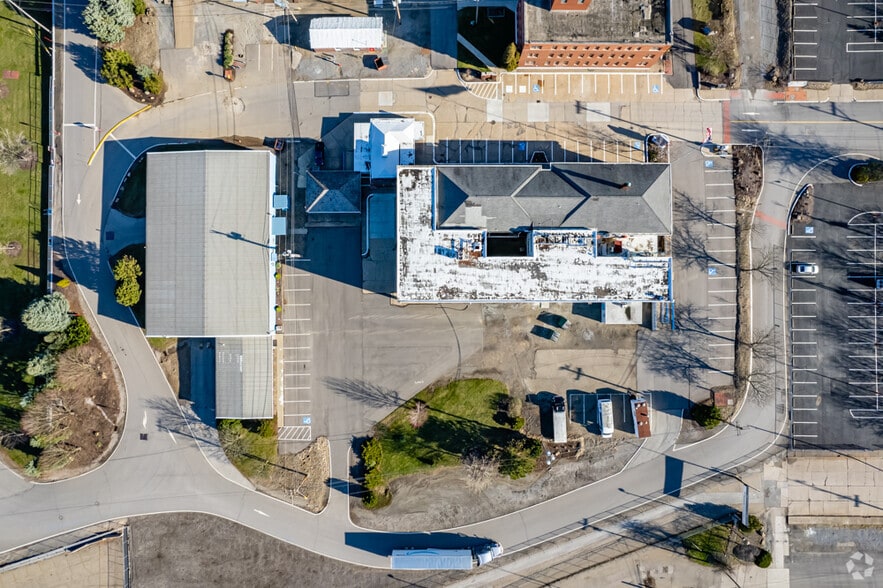 More Photos Of 2301 Duss Ave, Ambridge Unknown For Lease