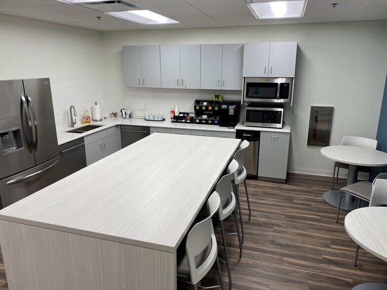 More Photos Of 6470 E Johns Crossing, Johns Creek Coworking Space