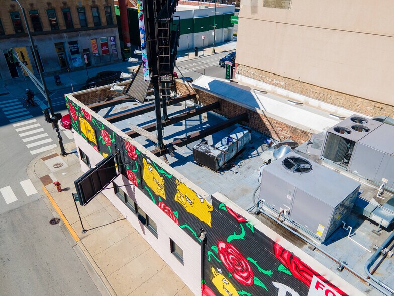 More Photos Of 601 N Wells St, Chicago Freestanding For Sale