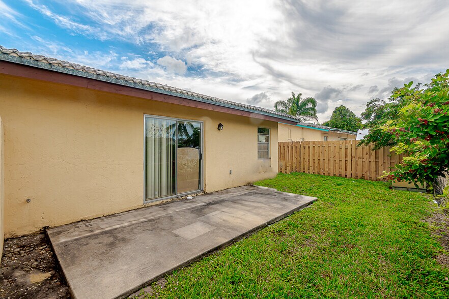 More Photos Of 3960 NW 110th Ave, Coral Springs Multifamily For Sale