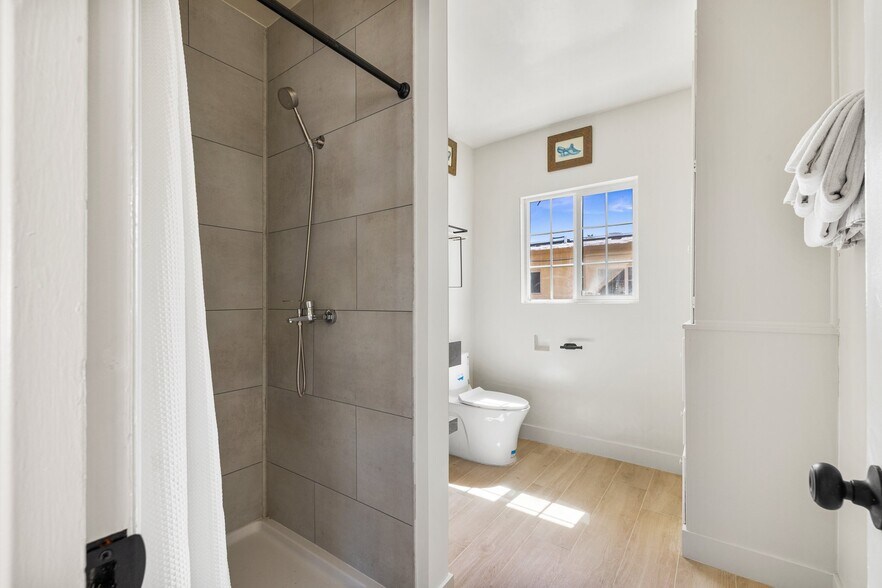 More Photos Of 526 S Warm Sands Dr, Palm Springs Hotel For Sale