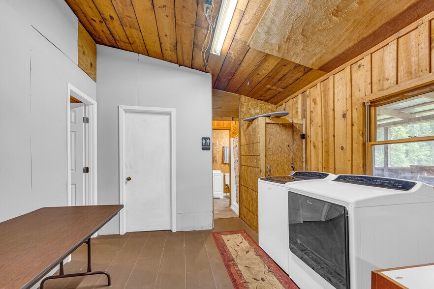 More Photos Of 252 Komplex Dr, Carnesville Warehouse For Sale