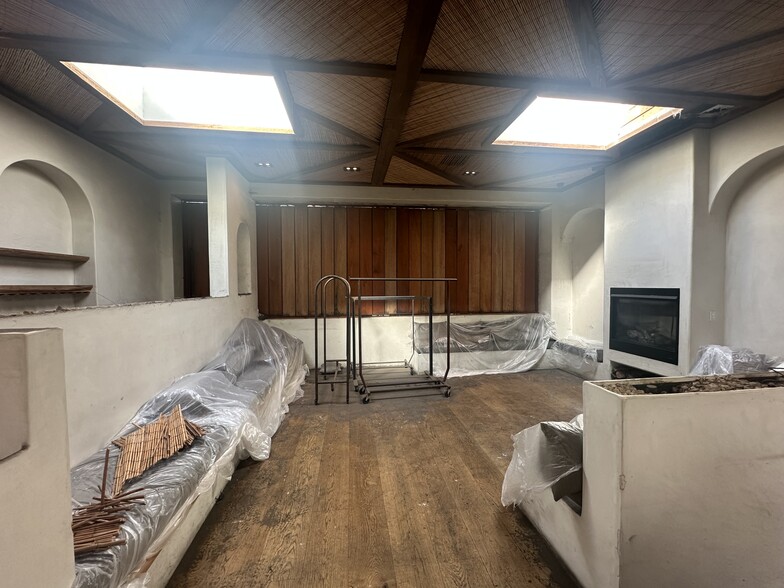 More Photos Of 8422-8428 W 3rd St, Los Angeles Restaurant For Lease