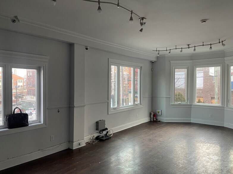 More Photos Of 17 Hilliard Ave, Edgewater Storefront Retail Residential For Lease