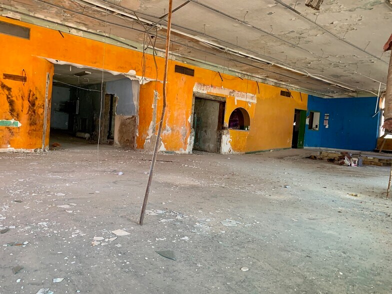 More Photos Of 1809 Broad St, Chattanooga General Retail For Sale