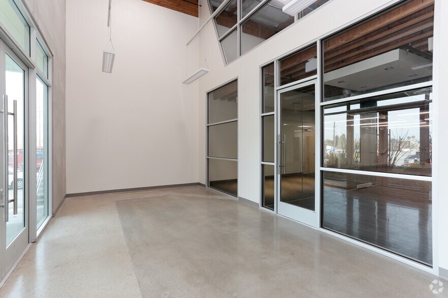 More Photos Of 220-240 W Ivy Ave, Inglewood Truck Terminal For Lease