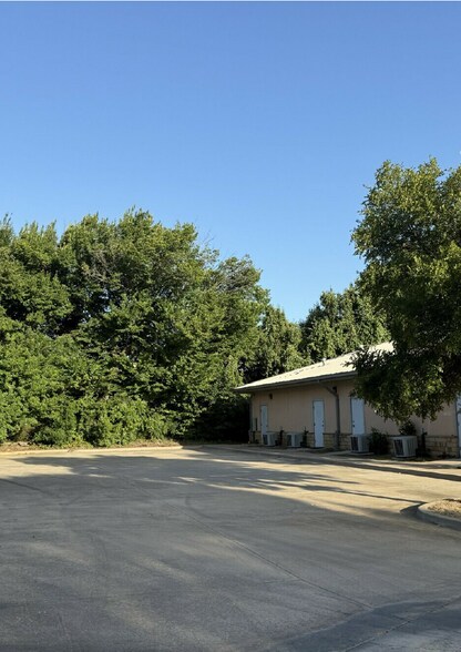 More Photos Of 1619 E Southlake Blvd, Southlake Freestanding For Lease