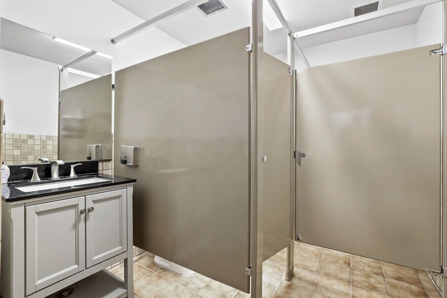 More Photos Of 1314 W 5th St, Santa Ana Office For Lease