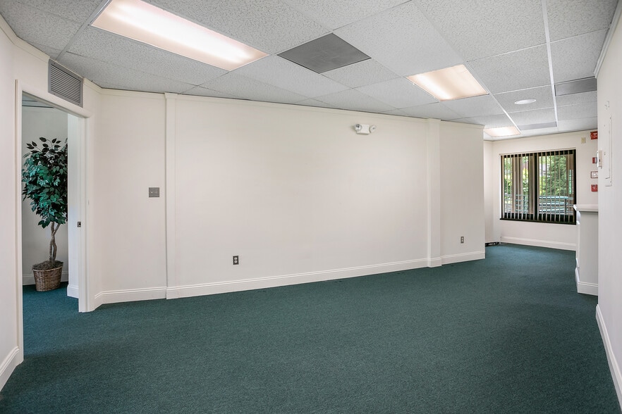 More Photos Of 7960-7990 Old Georgetown Rd, Bethesda Medical For Sale