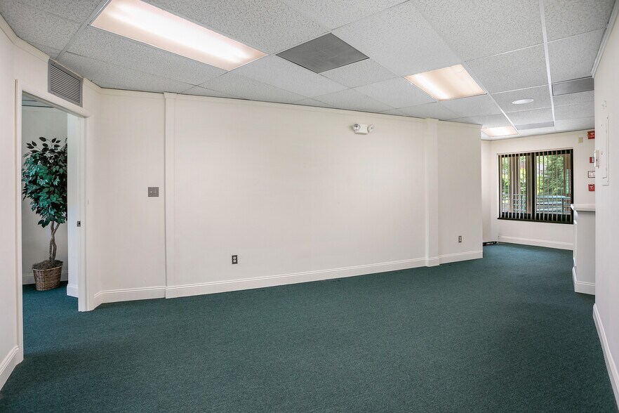 More Photos Of 7960-7990 Old Georgetown Rd, Bethesda Medical For Sale