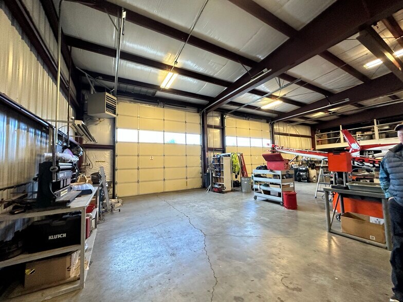 More Photos Of 1055 S Commerce Pkwy, Newberg Warehouse For Sale