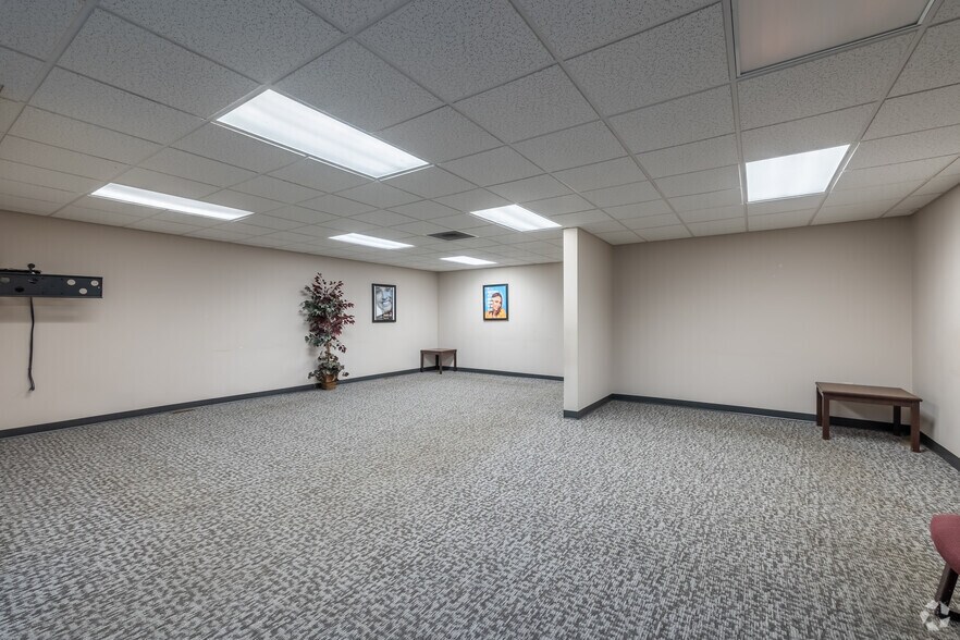 More Photos Of 1240 E Main St, Springfield Loft Creative Space For Sale