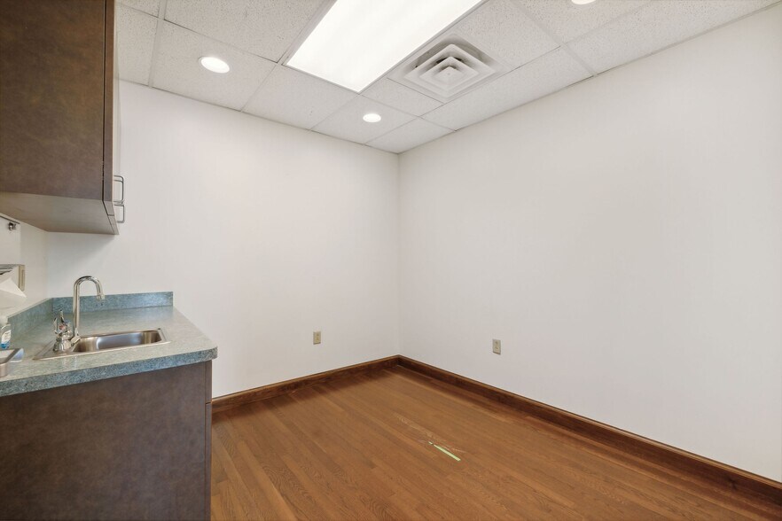 More Photos Of 3040 Business Park Cir, Goodlettsville Medical For Lease