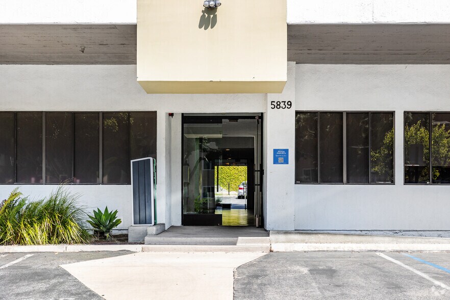 More Photos Of 5839 Green Valley Cir, Culver City Office For Lease