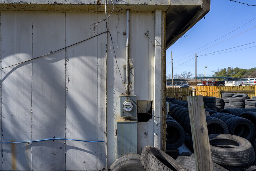 More Photos Of 1320 S Austin Ave, Denison General Retail For Sale