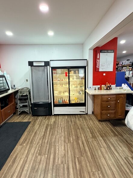 More Photos Of 201 S Highway 63, Freeburg Convenience Store For Sale