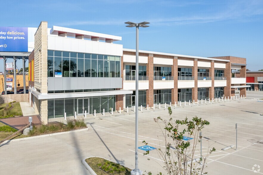 More Photos Of 5815 Gulf Fwy, Houston Unknown For Lease