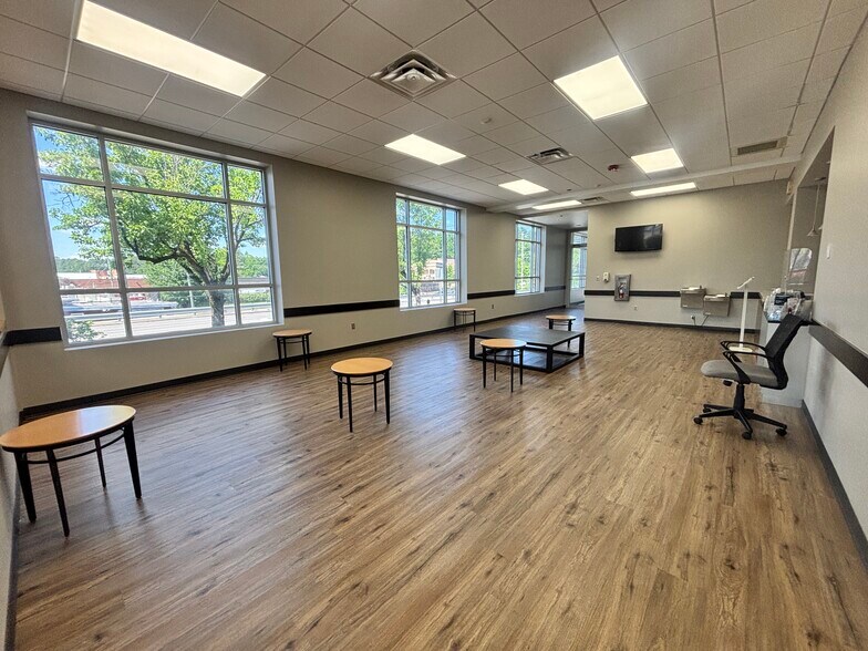 More Photos Of 1575 Montgomery Hwy, Vestavia Hills Medical For Lease