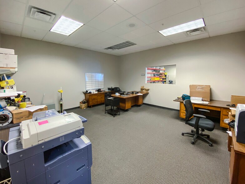 More Photos Of 8022 Southpark Cir, Littleton Flex For Sale