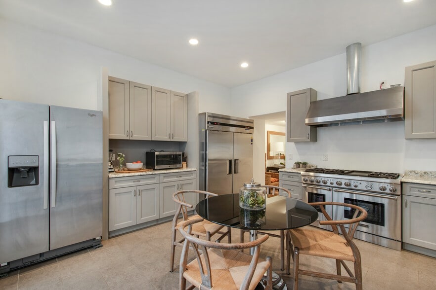 More Photos Of 9696 Antelope Rd, Beverly Hills Specialty For Sale