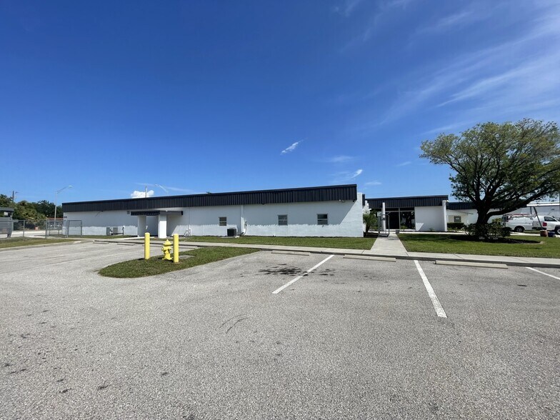 More Photos Of 1288 N Tamiami Trl, North Fort Myers Office For Lease