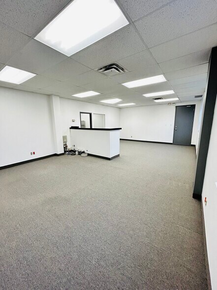 More Photos Of 591 Brant St, Burlington General Retail For Lease