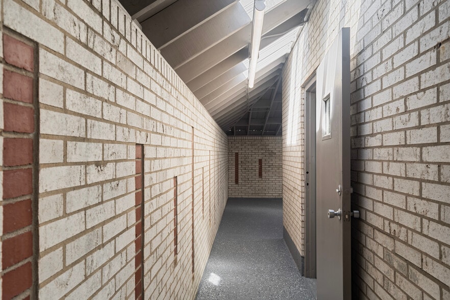 More Photos Of 6363 Lincoln Hwy, Matteson Office For Sale