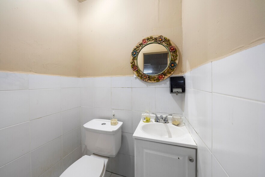 More Photos Of 2292 SW 22nd St, Miami Freestanding For Sale