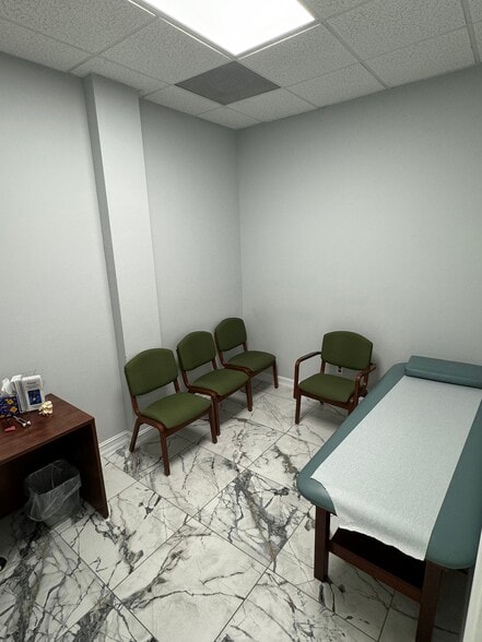 More Photos Of 1575 Pine Ridge Rd, Naples General Retail For Sale