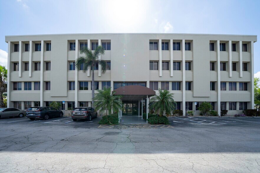 More Photos Of 3949 Evans Ave, Fort Myers Medical For Lease