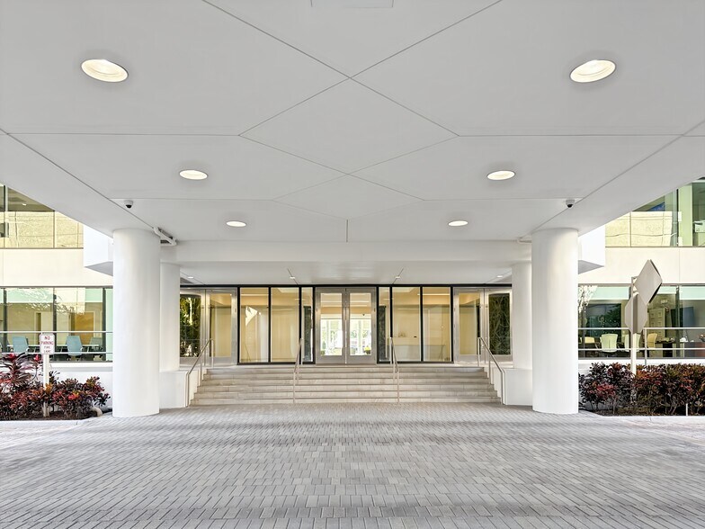 More Photos Of 2255 Glades Rd, Boca Raton Coworking Space